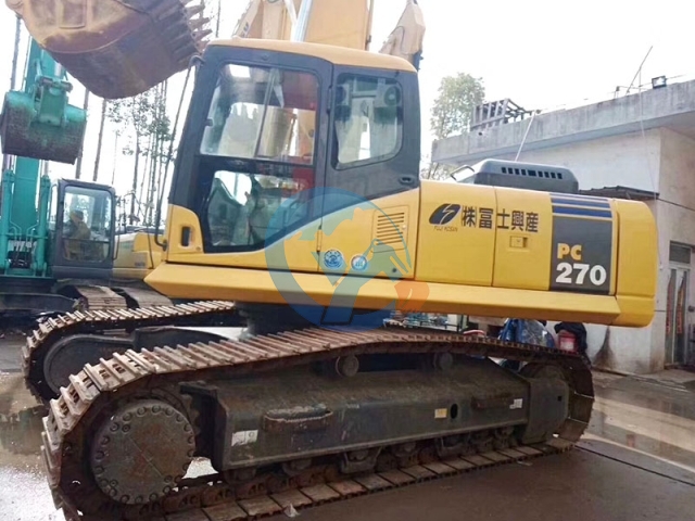 Komatsu PC270-7