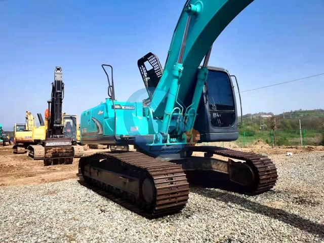 Kobelco SK260-8
