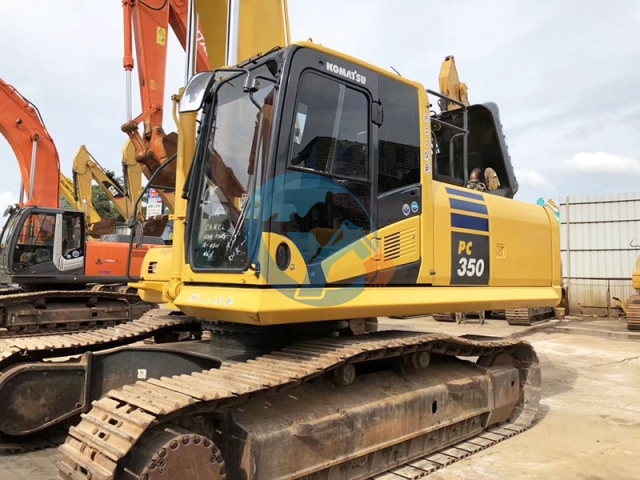 Komatsu PC350-10