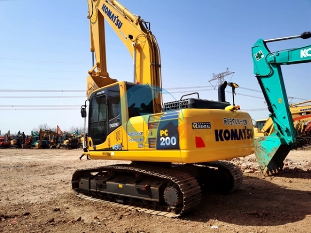 Komatsu PC200-8