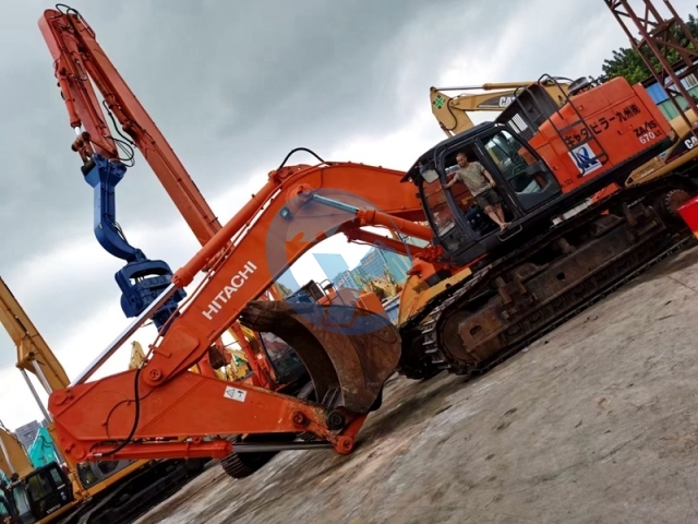 Hitachi ZX670