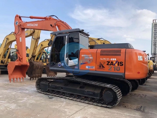 Hitachi ZX210